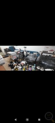 لوازم ارایشگاه مردانه از صندلی مبل انتظار ترولی ماشین های ریش تراش سشوار دستگاه وکس بخور صندلی میکاپ از صفر تا صد لوازم ارایشگاههم نو و هم در حد نو موجود میباشد