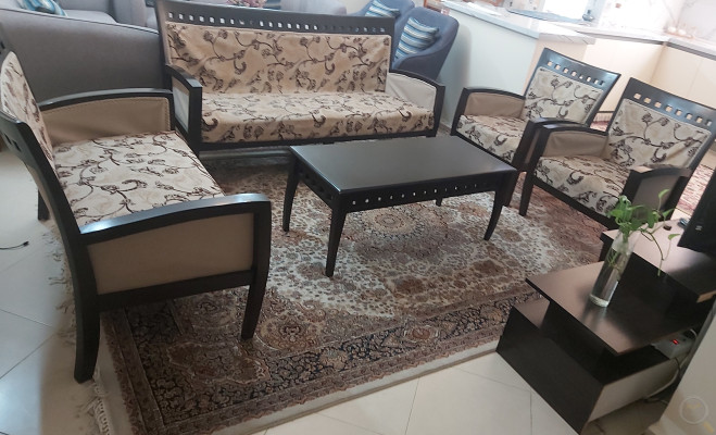 مبلمان با میز جلوی مبل